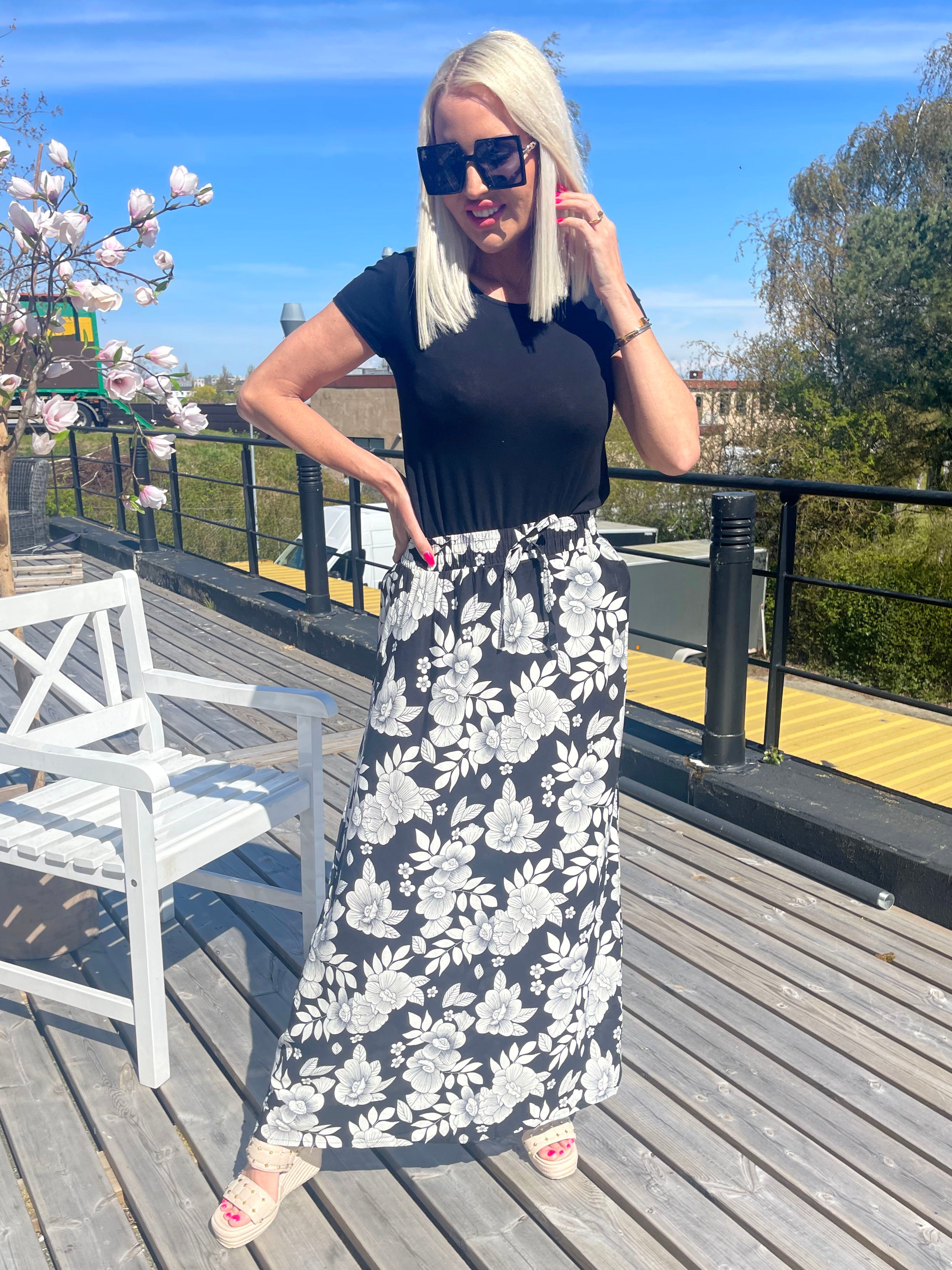 Kamilla - Lang nederdel med blomster